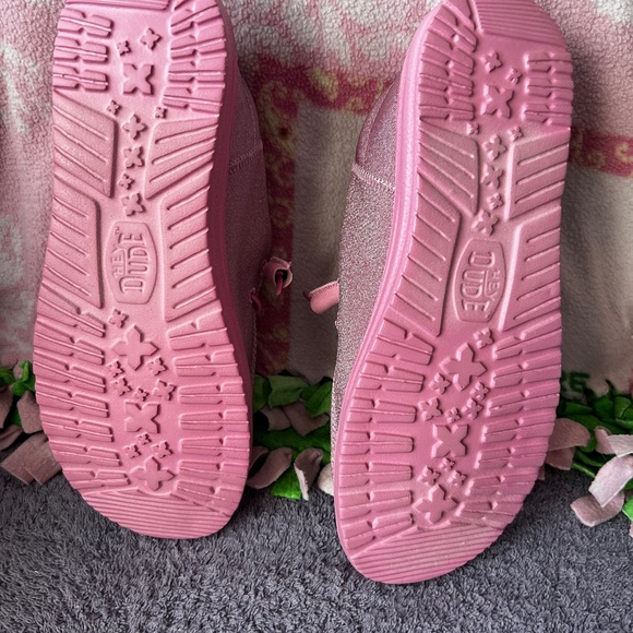Hey Dude Women’s Pink Metallic Slip-On Sneakers - Picture 5 of 7